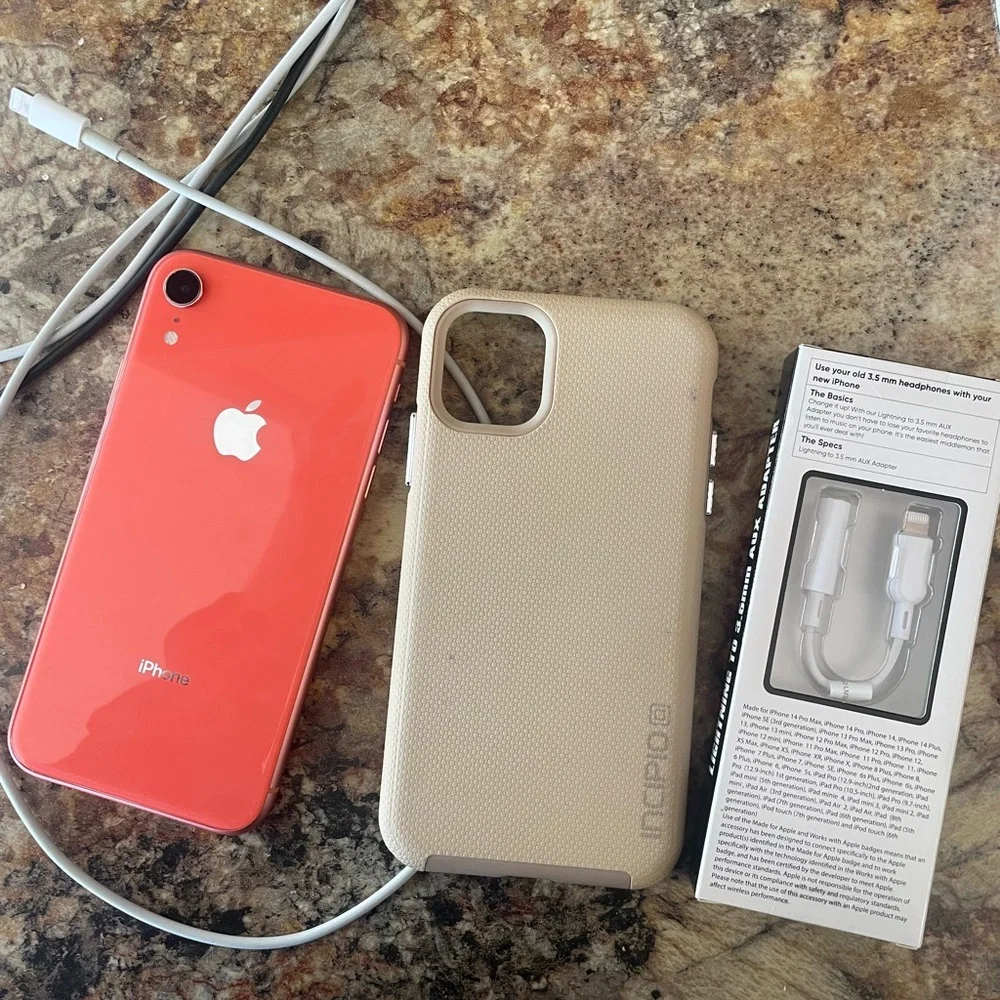 Apple iPhone XR 64 GB Orange in excellent Condition with Case and Aux Adapter